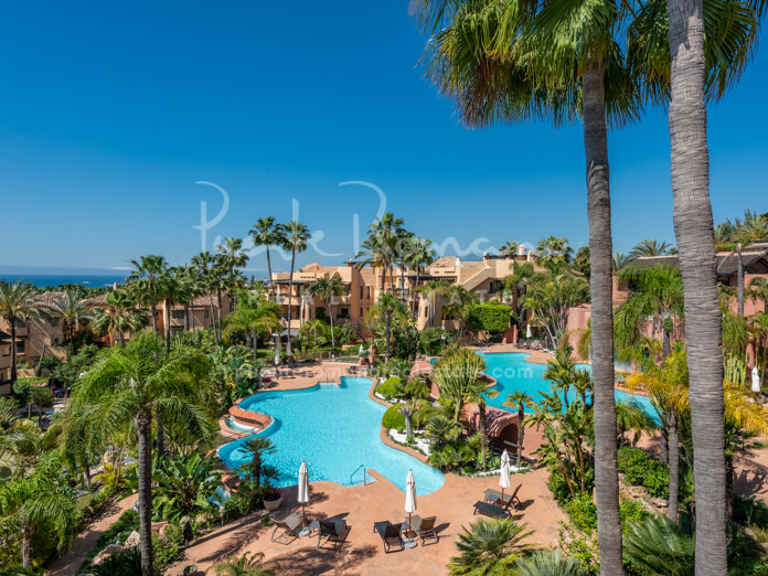 Spacious corner garden apartment in Mansion Club on the Marbella Golden Mile