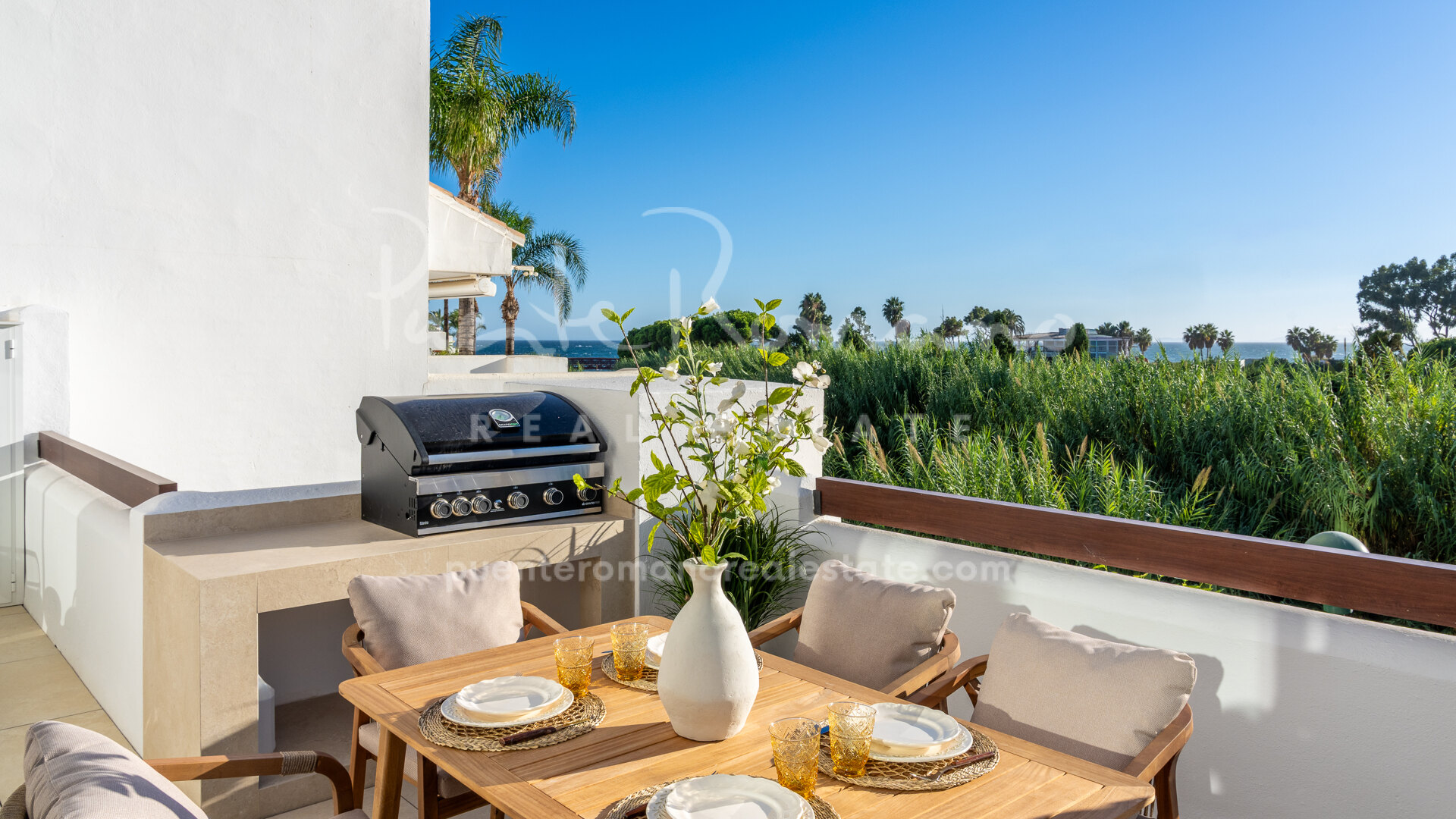 Palm Beach 20 – Stylish apartment with privacy and views of the Mediterranean