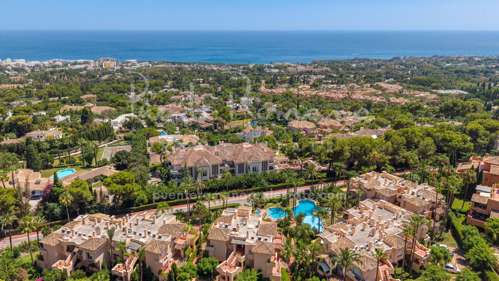 Precioso apartamento con vistas al mar en la exclusiva urbanización de Sierra Blanca