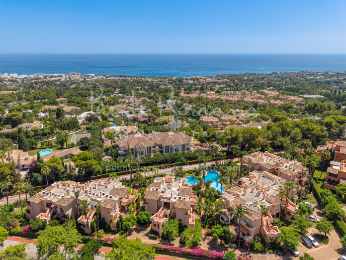 Precioso apartamento con vistas al mar en la exclusiva urbanización de Sierra Blanca