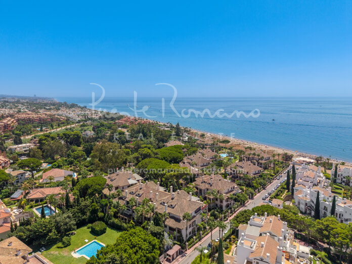 Luminoso apartamento en la exclusiva comunidad frente al mar de La Reserva de Los Monteros