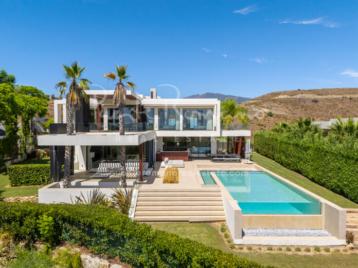 Villa Spectre – Contemporary elegance with panoramic views in Los Flamingos