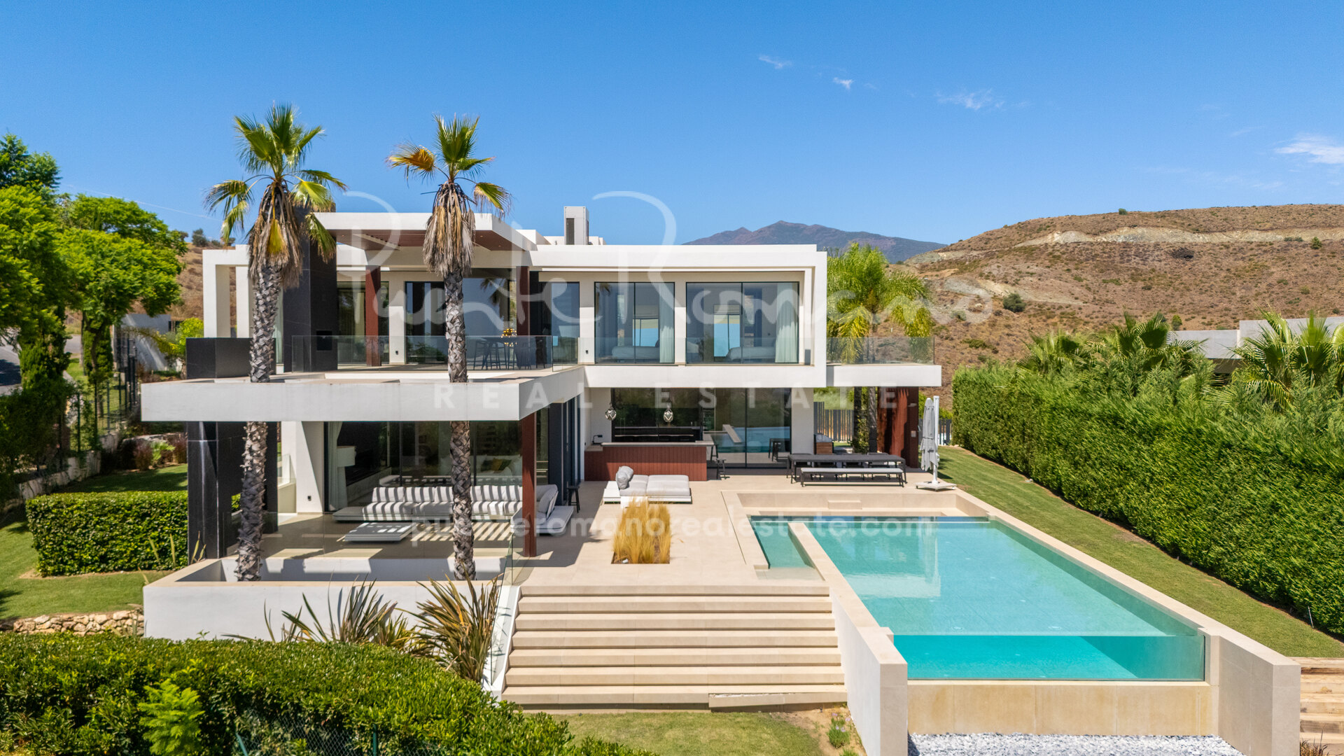 Villa Spectre – Contemporary elegance with panoramic views in Los Flamingos