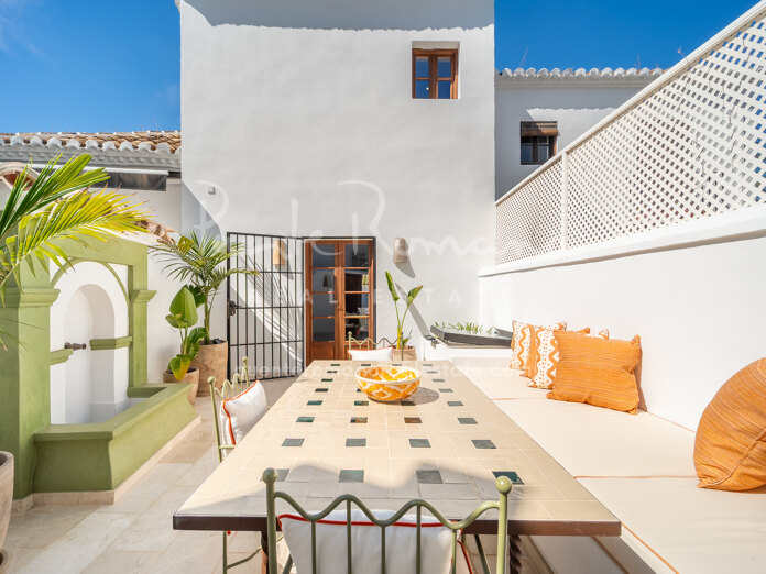 Contemporary luxurious townhouse within Lomas Pueblo