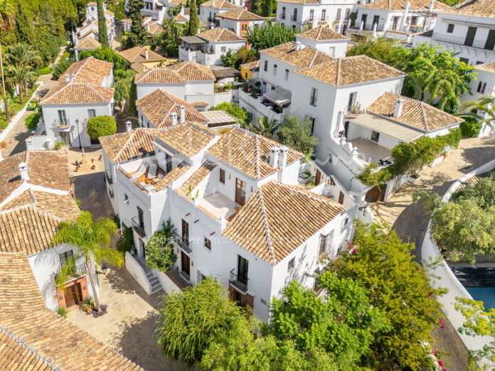 Elegante casa adosada contemporánea en Lomas Pueblo