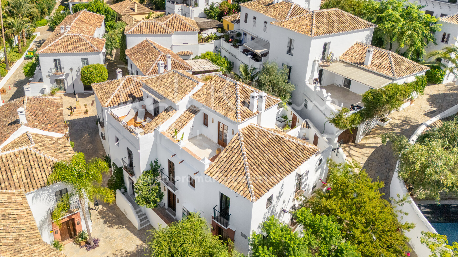 Elegante casa adosada contemporánea en Lomas Pueblo