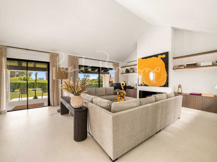Mediterranean villa in the exclusive gated community of Cascada de Camoján