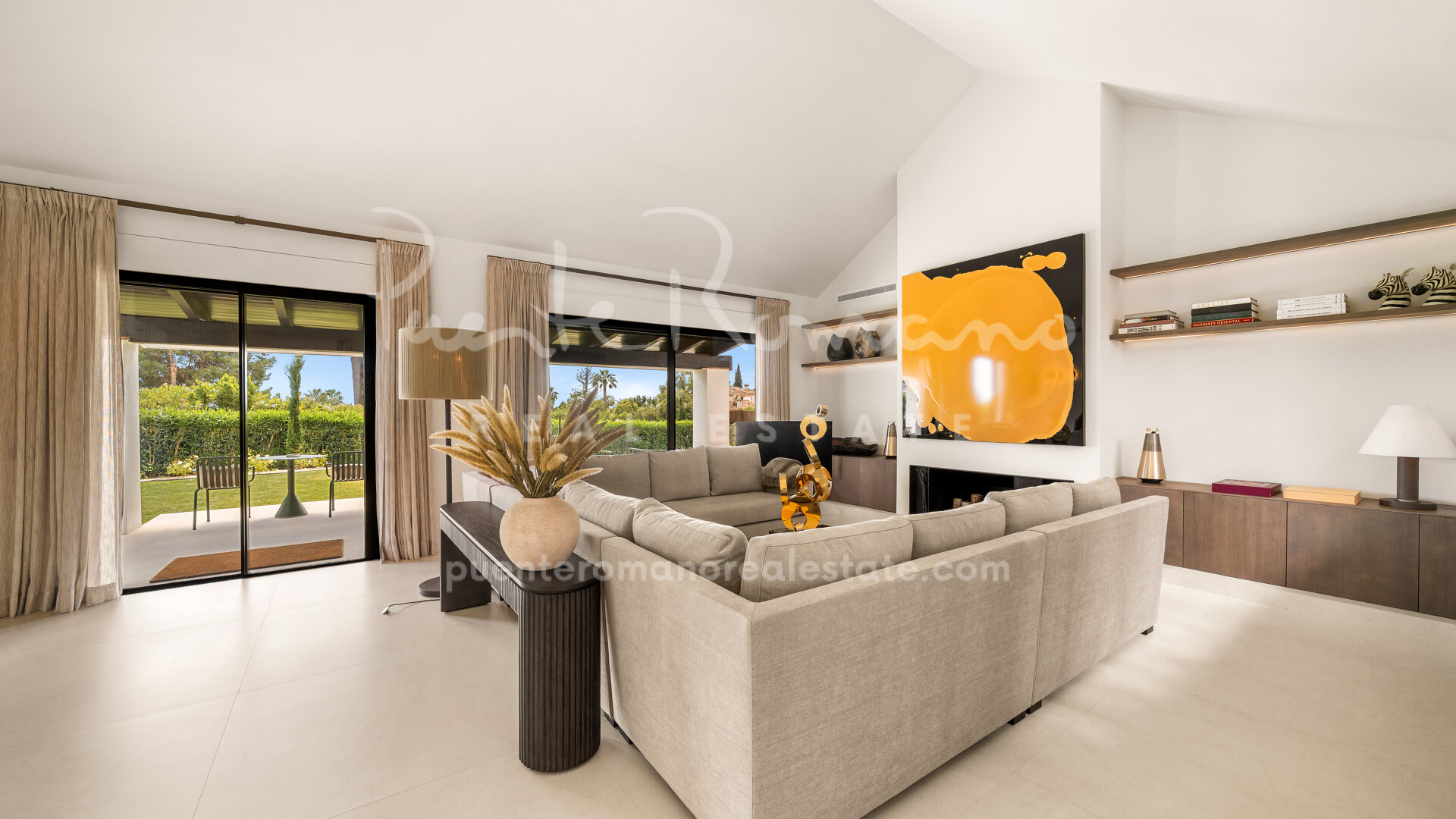 Mediterranean villa in the exclusive gated community of Cascada de Camoján