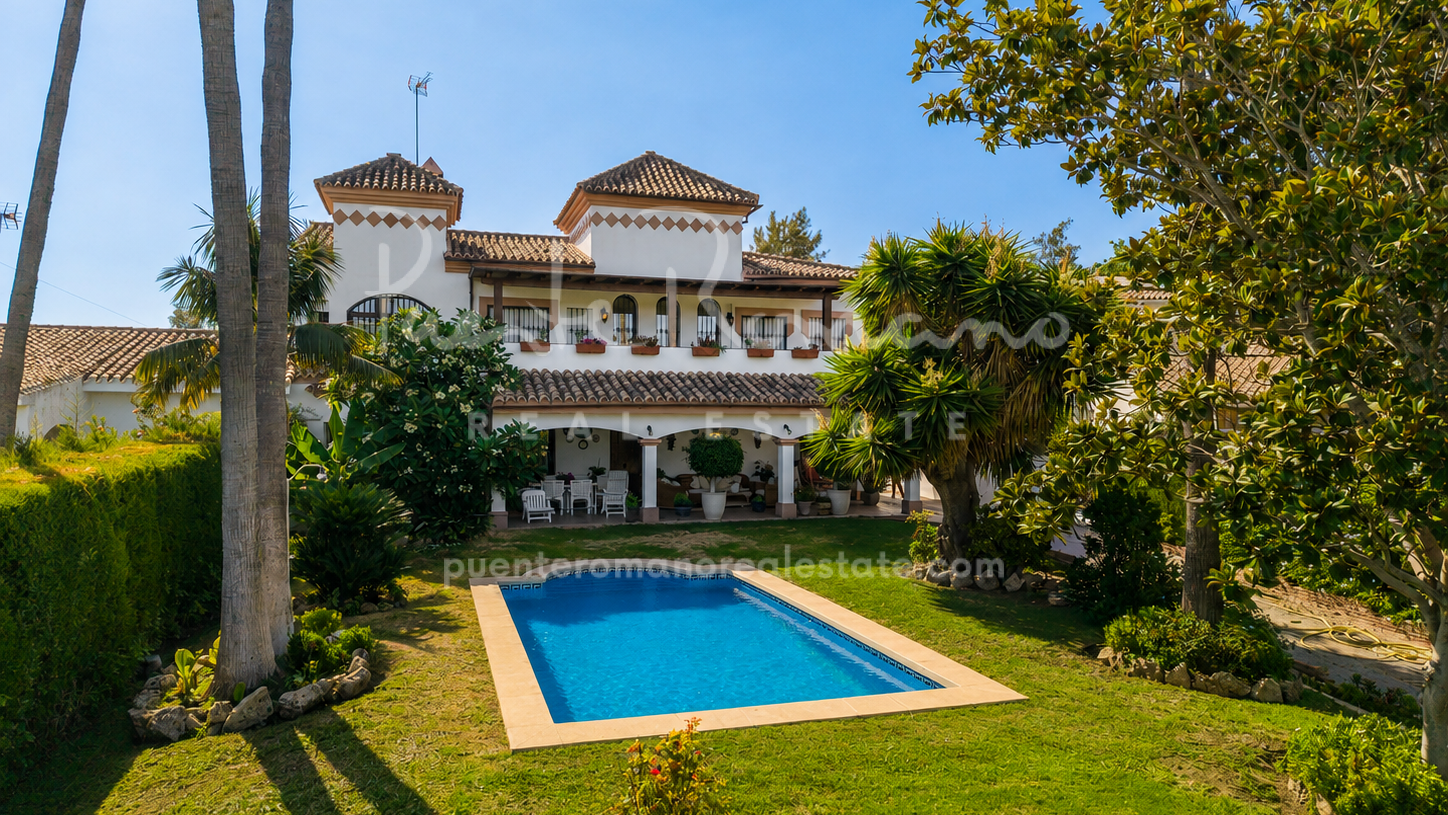 Villa Aloha Green: Exceptional refurbishment opportunity frontline to Aloha Golf