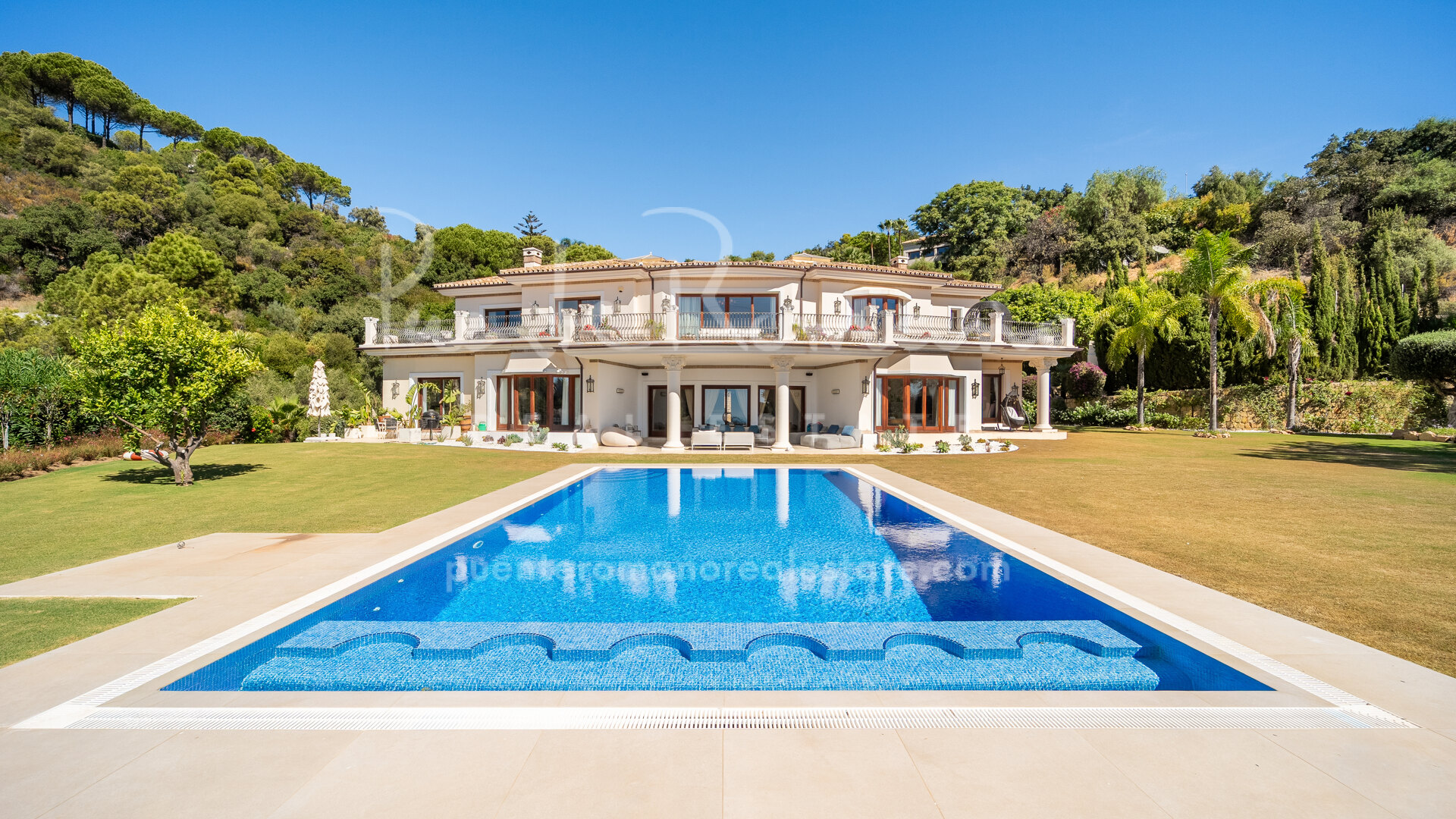 Impressive south-facing estate with panoramic views in La Zagaleta