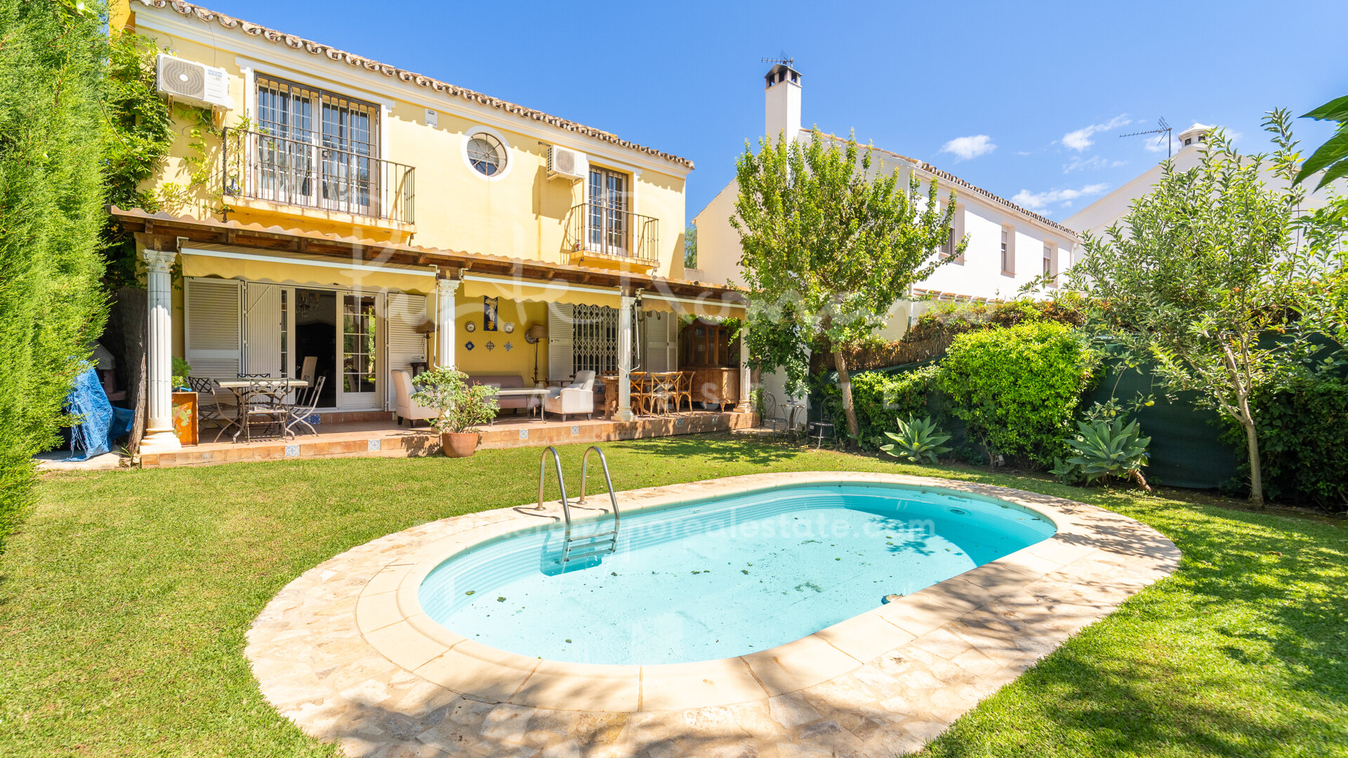 Exceptional Opportunity: Charming Mediterranean villa with private pool and garden in Marbella East
