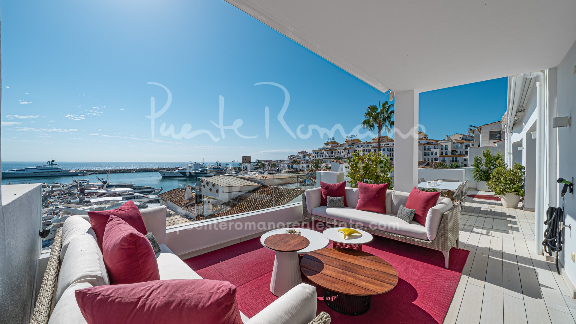 Penthouse in Puerto Banús with breath-taking views of the sea and marina