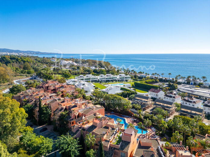 Amplio apartamento en Oasis de Marbella, a pocos pasos de los servicios y la playa