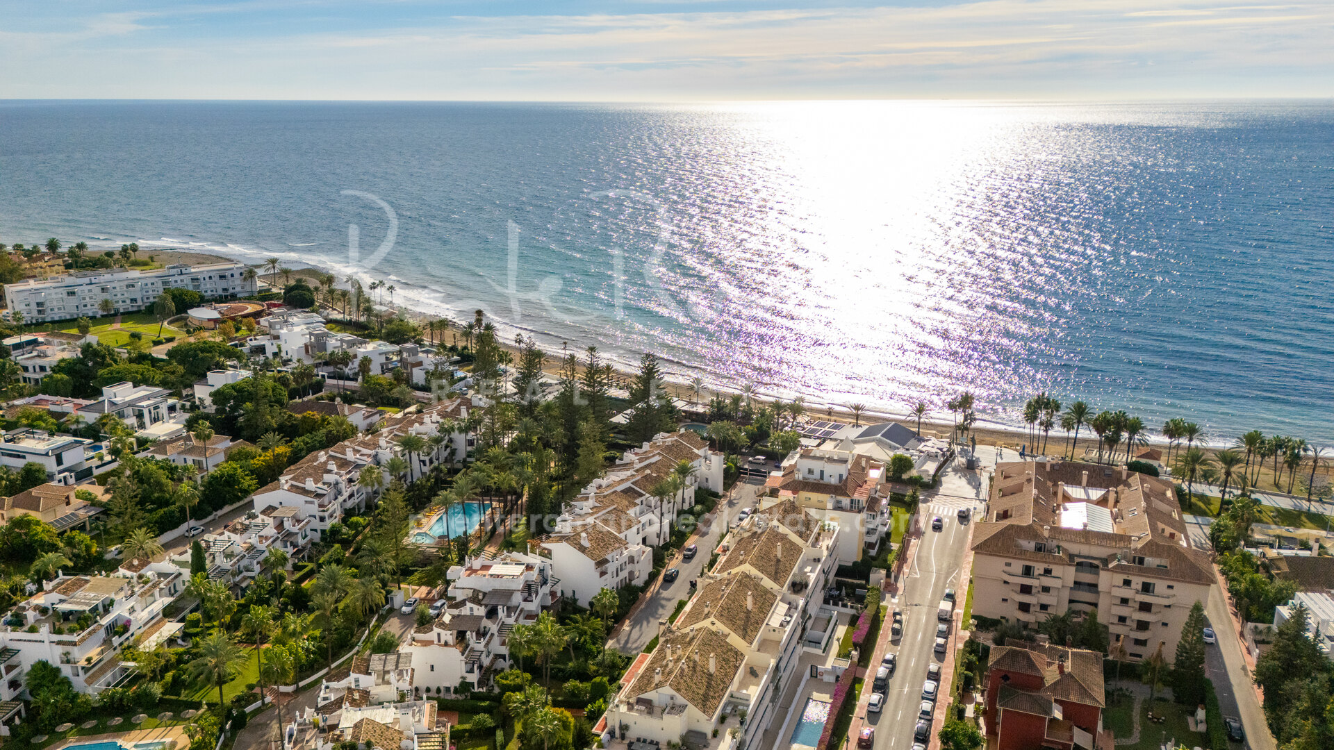 Oportunidad: Apartamento con jardín a pocos pasos de la playa y restaurantes en San Pedro de Alcántara