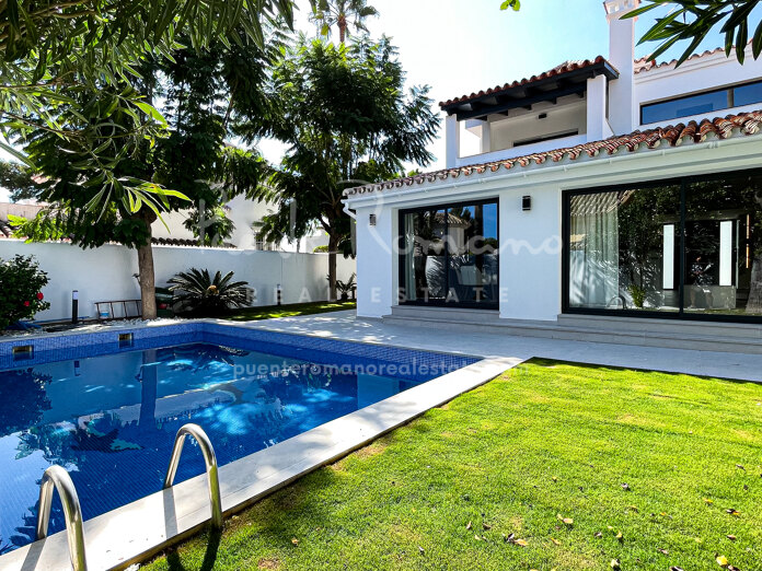 Villa moderna con gran potencial de alquiler cerca de Puerto Banús, servicios y la playa