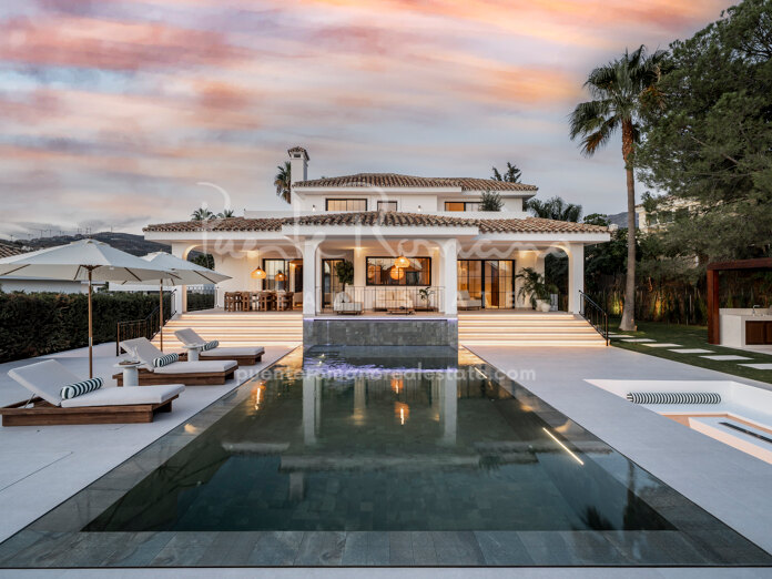 Villa with golf and sea views, wellness spa, and smart home in Nueva Andalucía