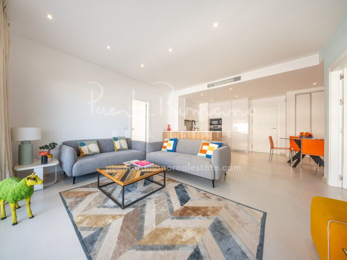 Oportunidad excepcional: ático junto a la playa entre la Milla de Oro y el centro de Marbella