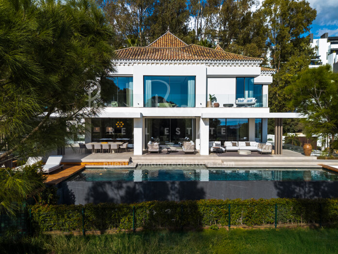 Stunning frontline-golf villa in the exclusive La Quinta area