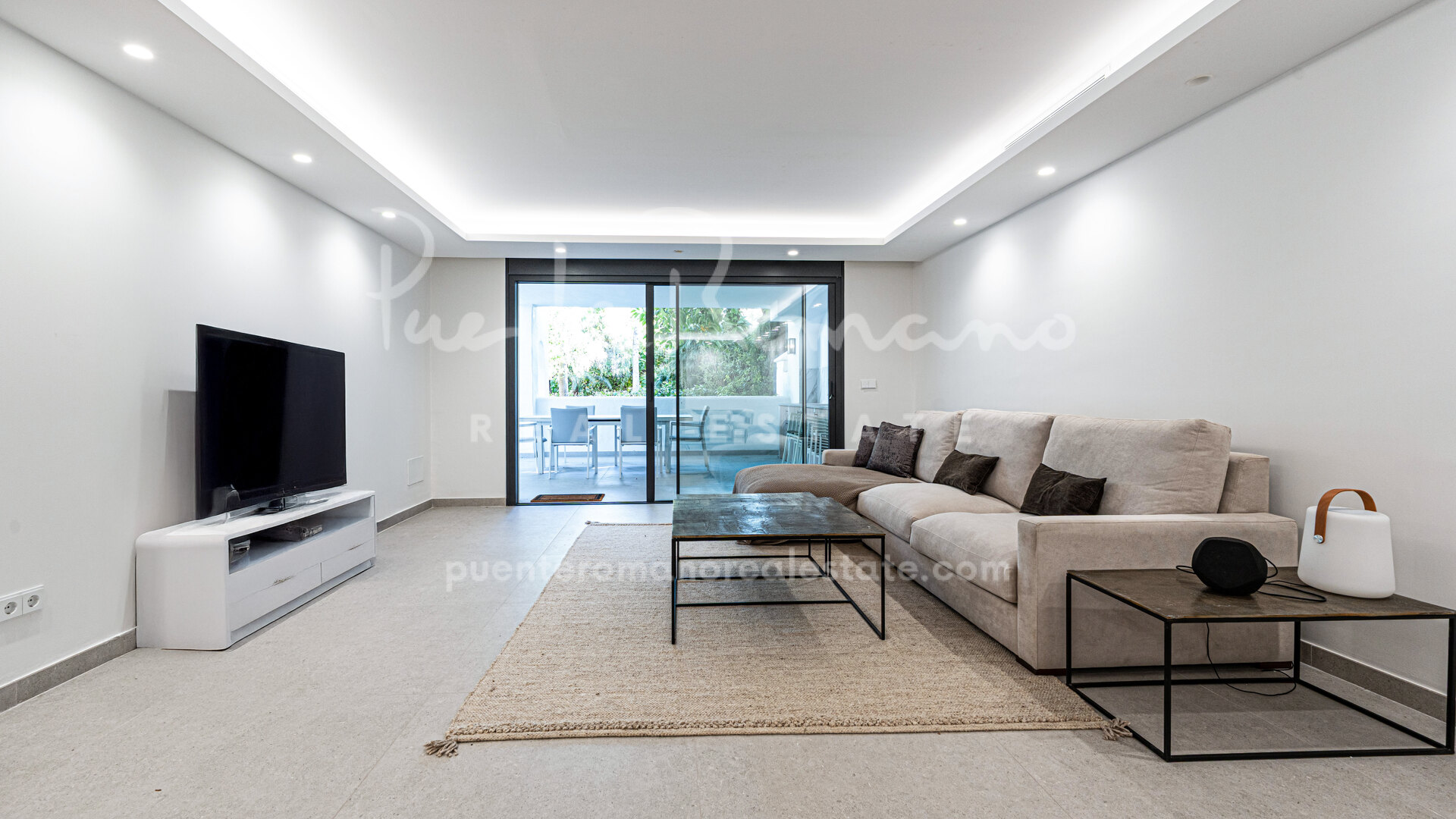 Ground floor apartment with large terrace and garden in Alhambra del Golf