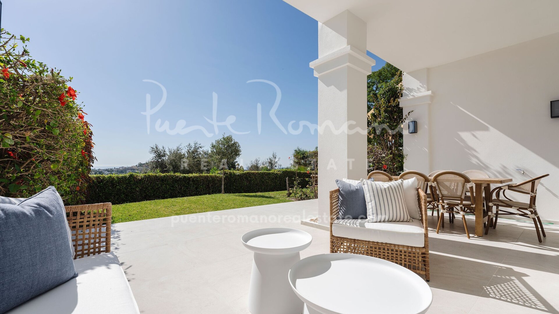 Stunning frontline golf townhouse with sea views in La Quinta Golf