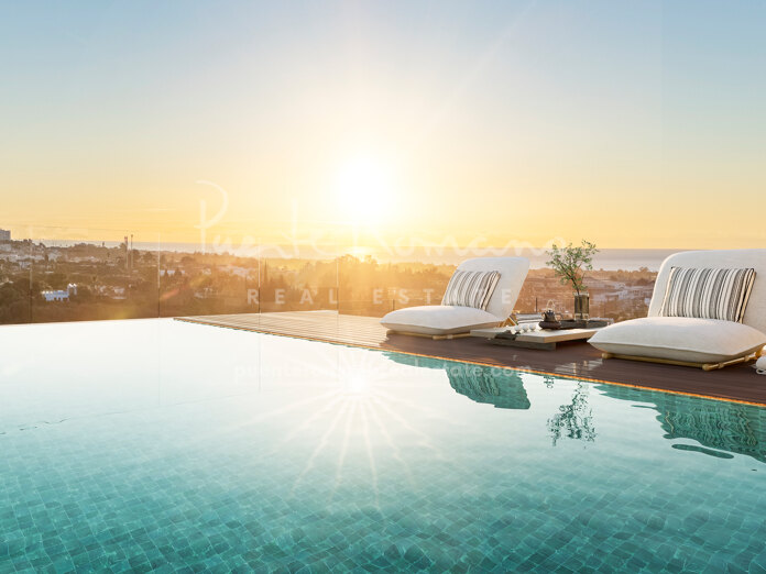 Duplex apartment with panoramic views in Puerto de Los Almendros, Benahavís
