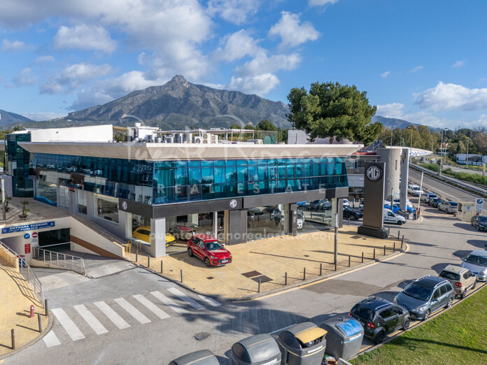 Excepcional local comercial en una ubicación estratégica y privilegiada en el Centro de Negocios Puerta de Banús