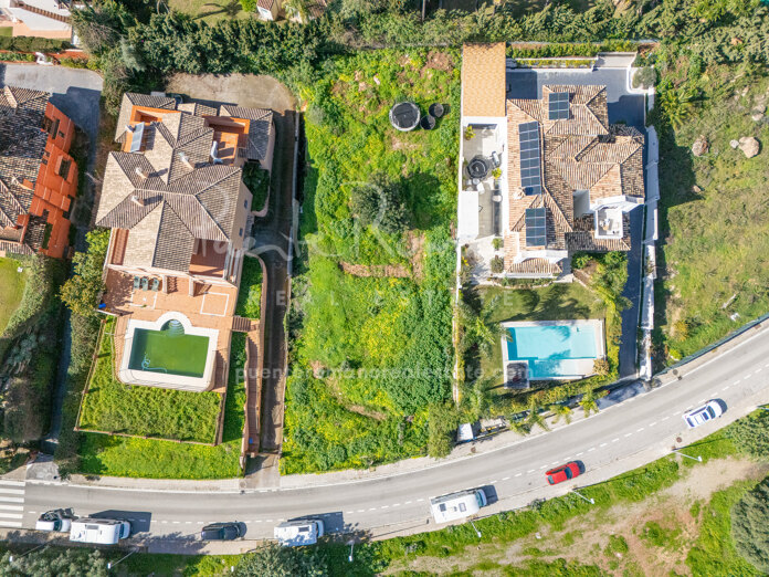 Plot with licence and plans, ready for a modern villa with sea and mountain views in Xarblanca