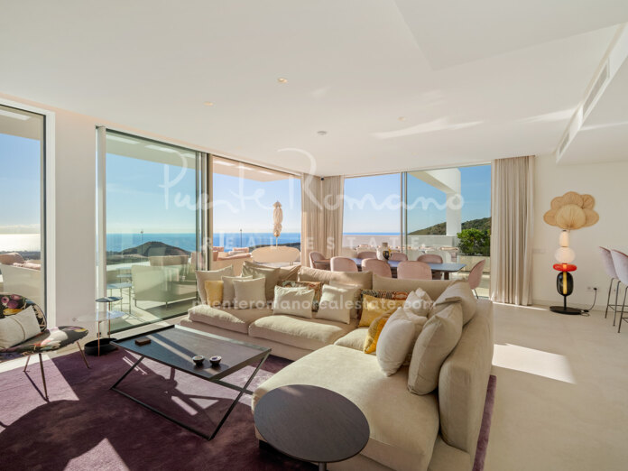 Dúplex ático con vistas panorámicas ininterrumpidas al mar
