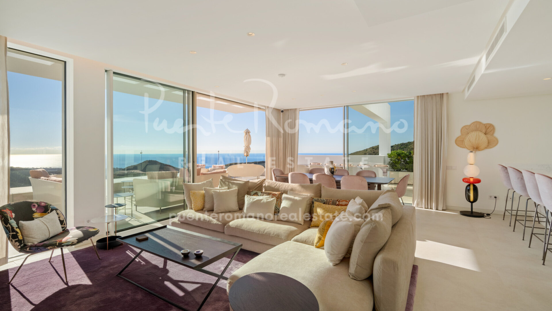 Duplex penthouse with uninterrupted panoramic views to the sea