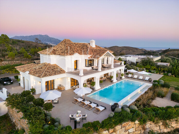 Stunning contemporary Andalusian-inspired mansion with breath-taking views in Benahavís
