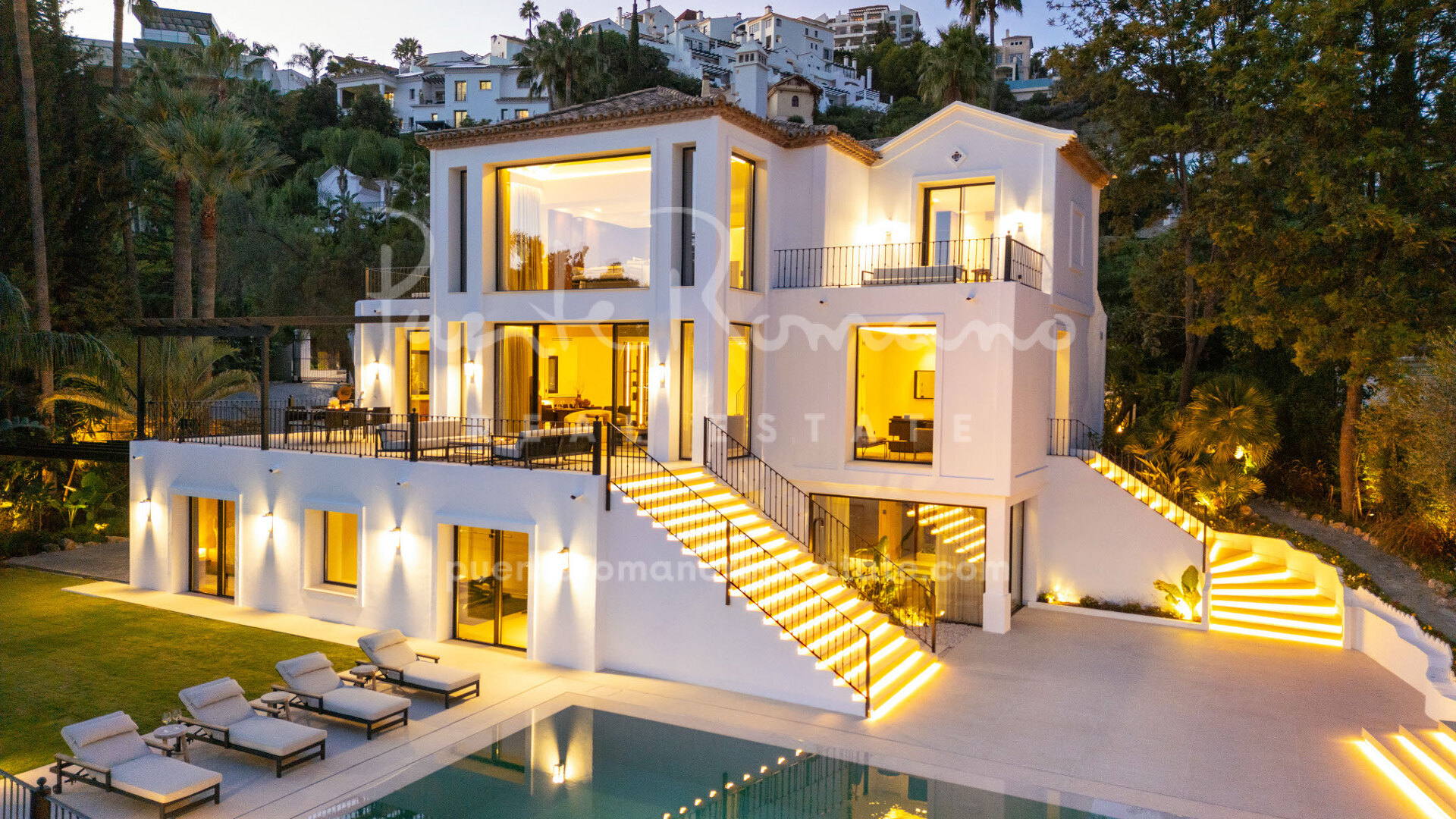 Luxury villa offering an exquisite fusion of contemporary elegance, bespoke craftsmanship, and breath-taking views in Los Arqueros