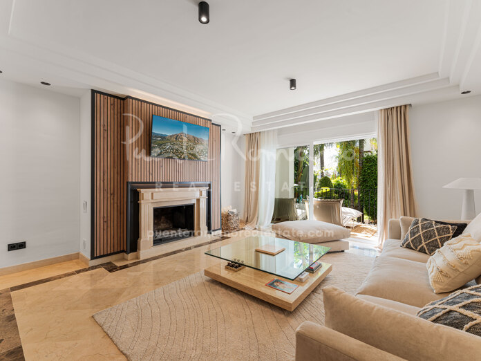Elegante residencia de tres dormitorios en Montebello Hills, Sierra Blanca