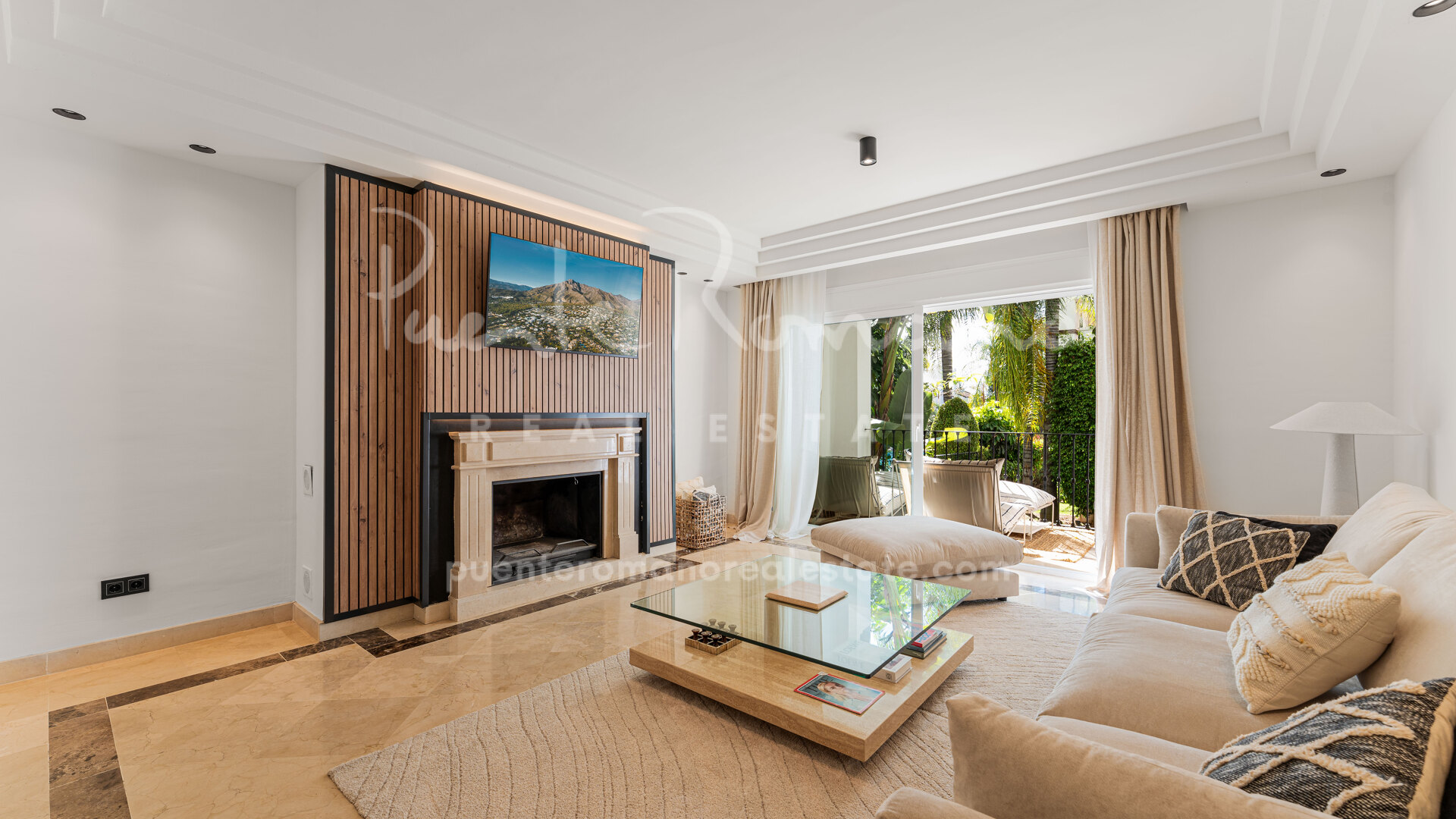 Elegante residencia de tres dormitorios en Montebello Hills, Sierra Blanca