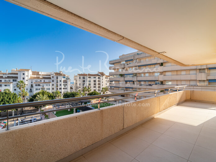 Bright 3-bedroom apartment in Marina Banús, in the heart of Puerto Banús