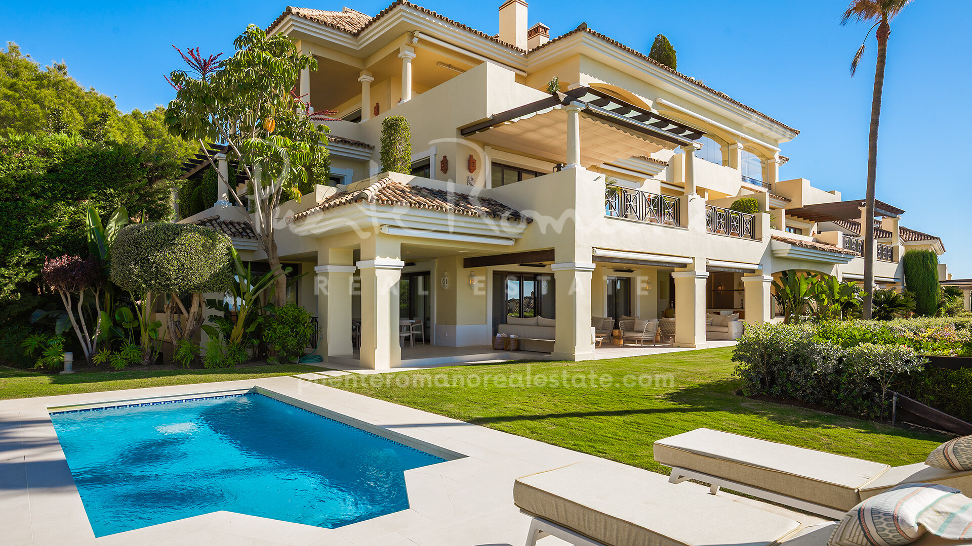 Exclusive garden apartment with private pool in the Golf Valley of Nueva Andalucía