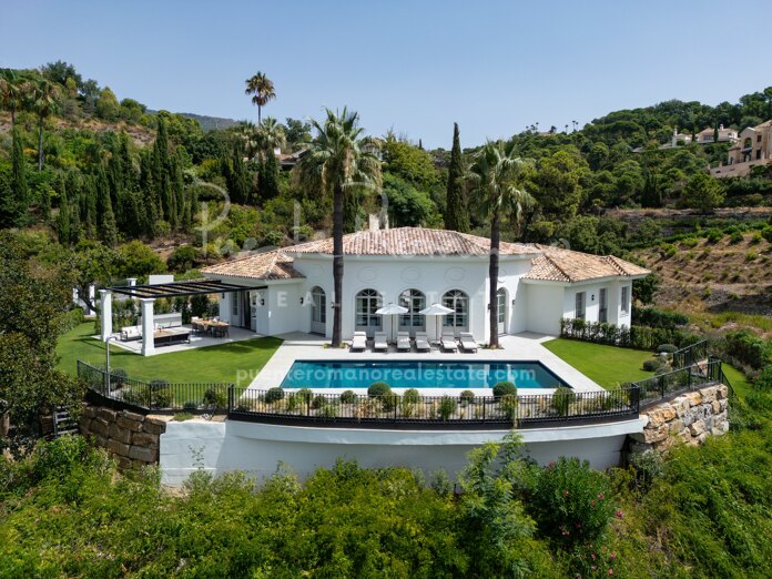 Villa de lujo a estrenar con precios vistas a las montañas dentro de La Zagaleta