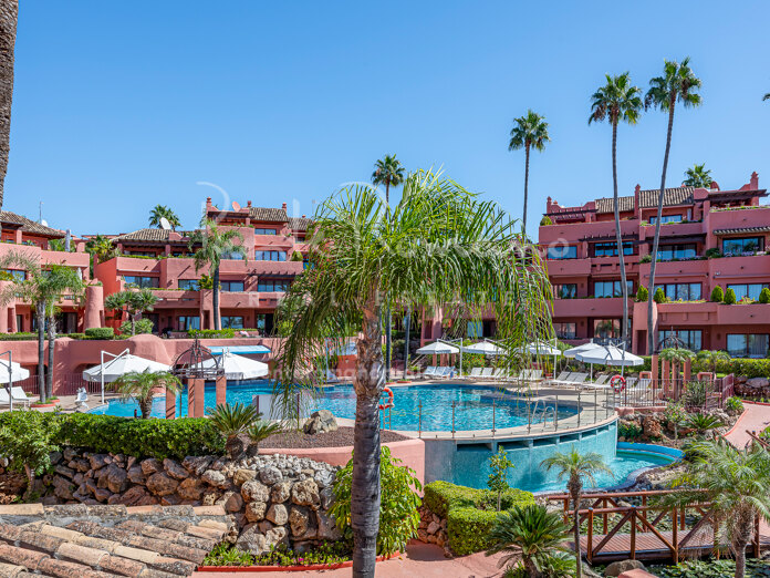 Elegant beachfront apartment in the stunning community of Cabo Bermejo