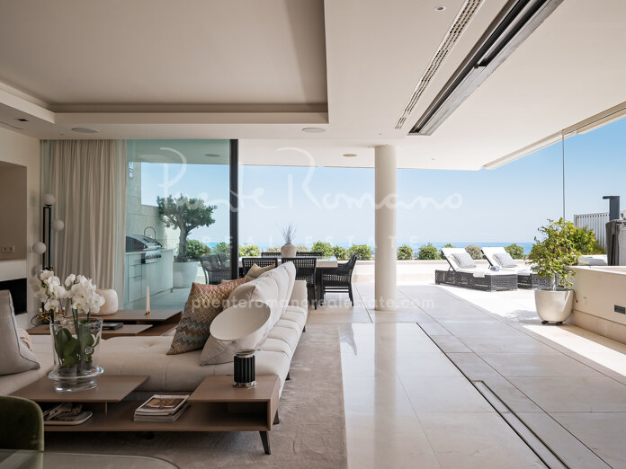 A contemporay apartment in La Quinta with panoramic views to the sea