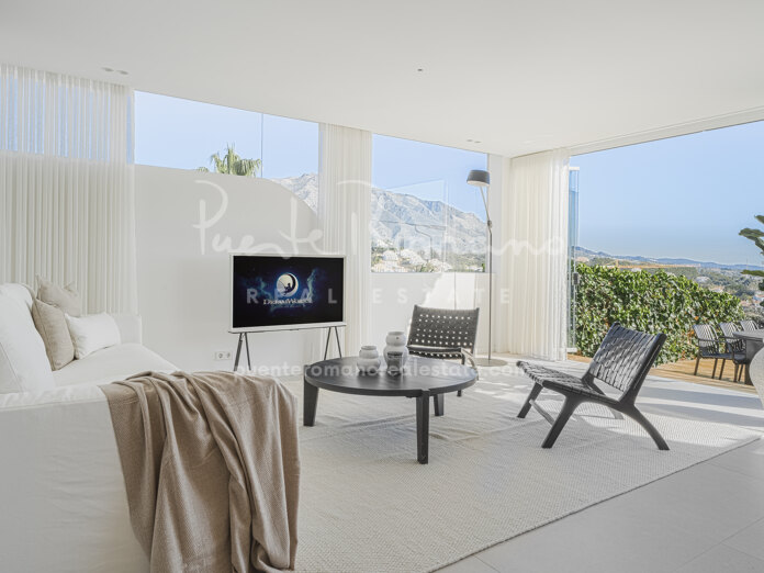 Impecable apartamento con vistas panorámicas al mar y a la montaña en Nueva Andalucía