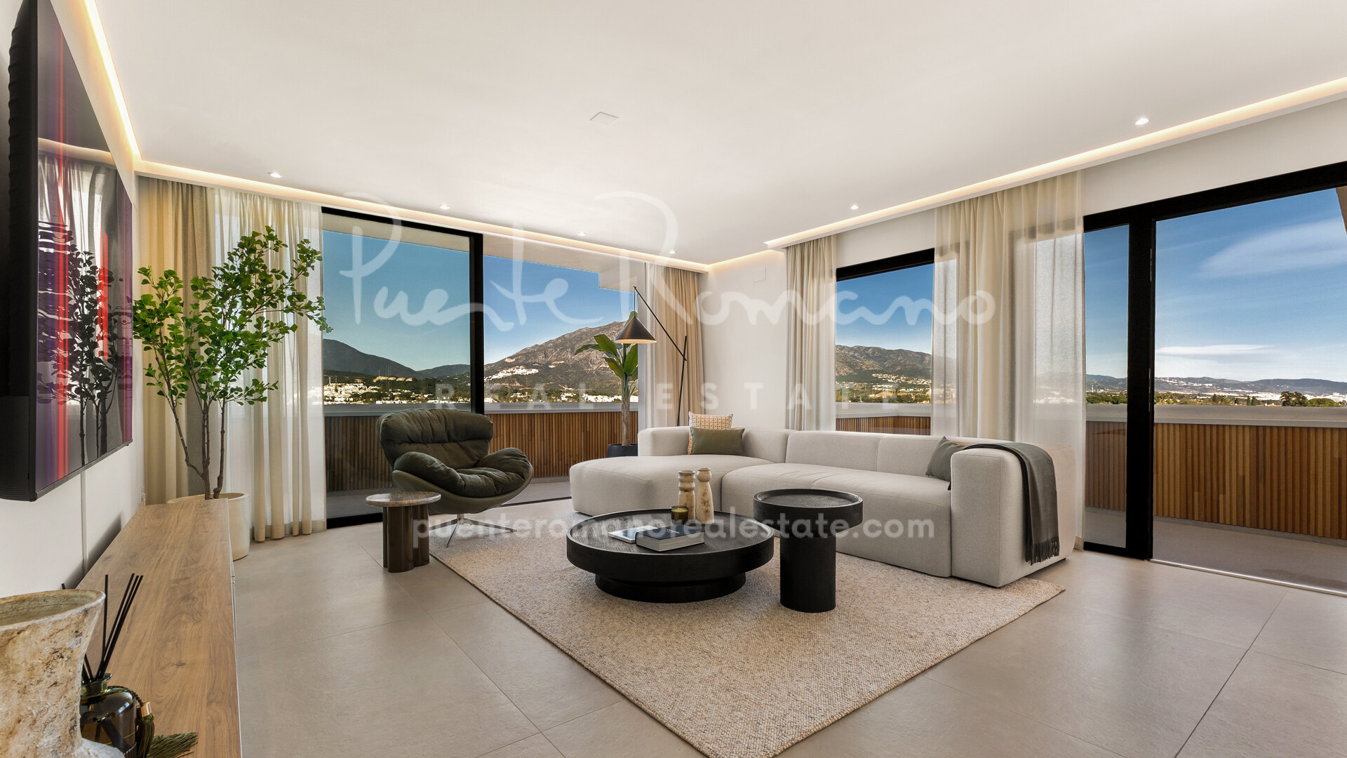 Penthouse in Jardines de Andalucía with stunning views to the sea and mountains