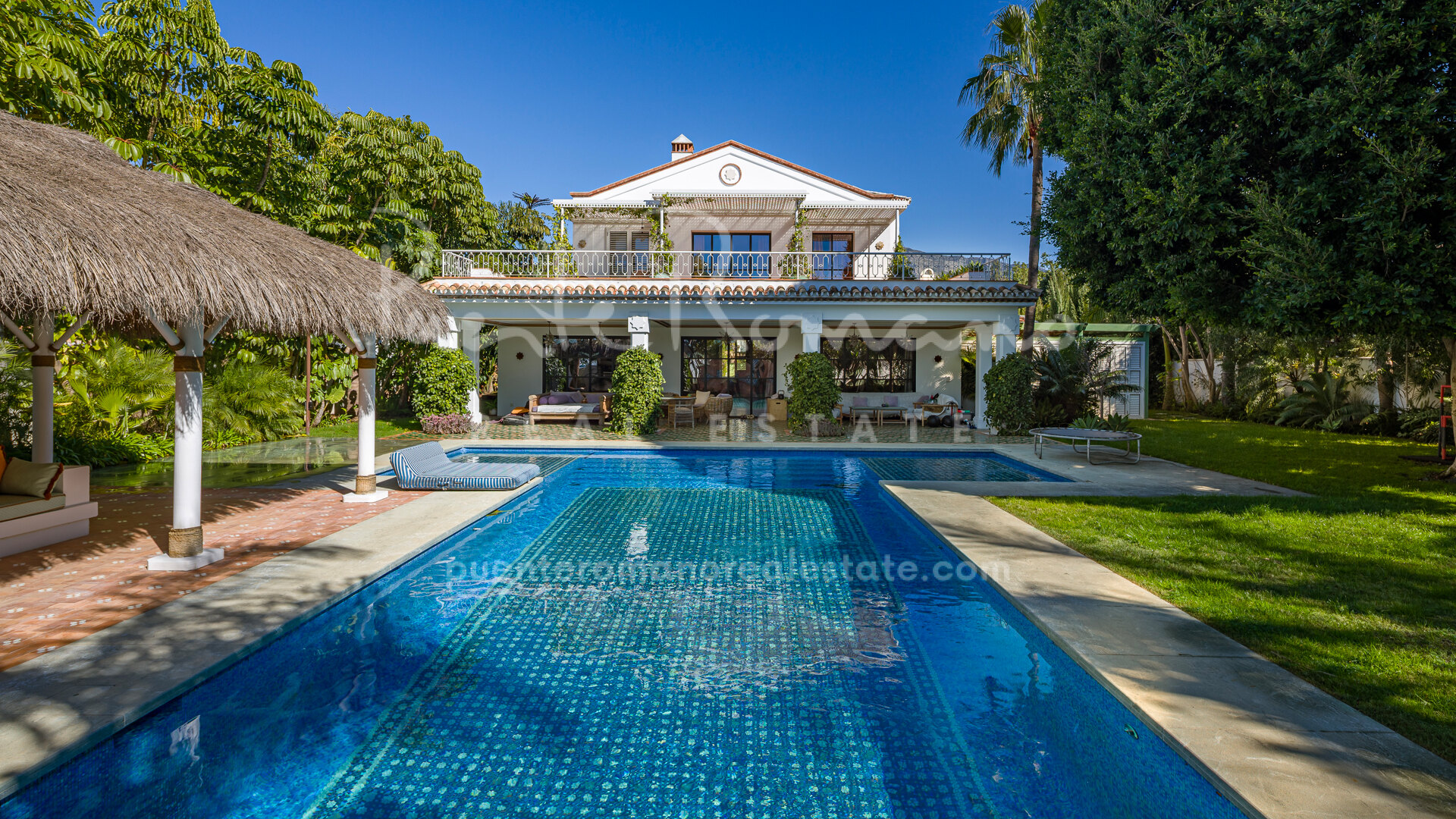 Andalusian villa in Nueva Andalucía just minutes from top golf courses and Puerto Banús