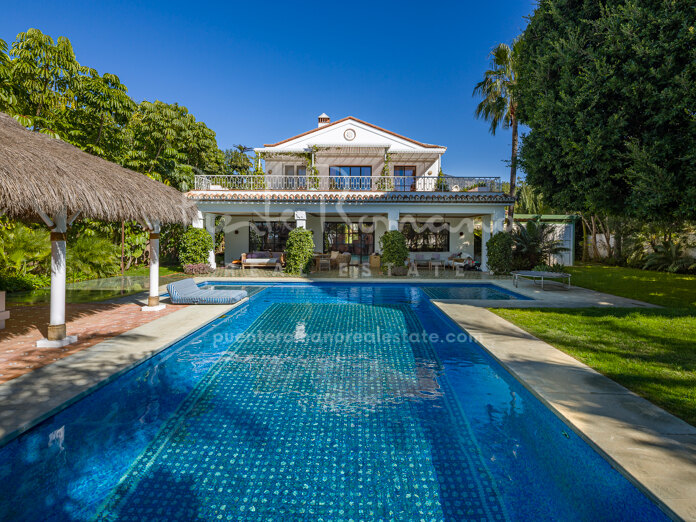 Andalusian villa in Nueva Andalucía just minutes from top golf courses and Puerto Banús