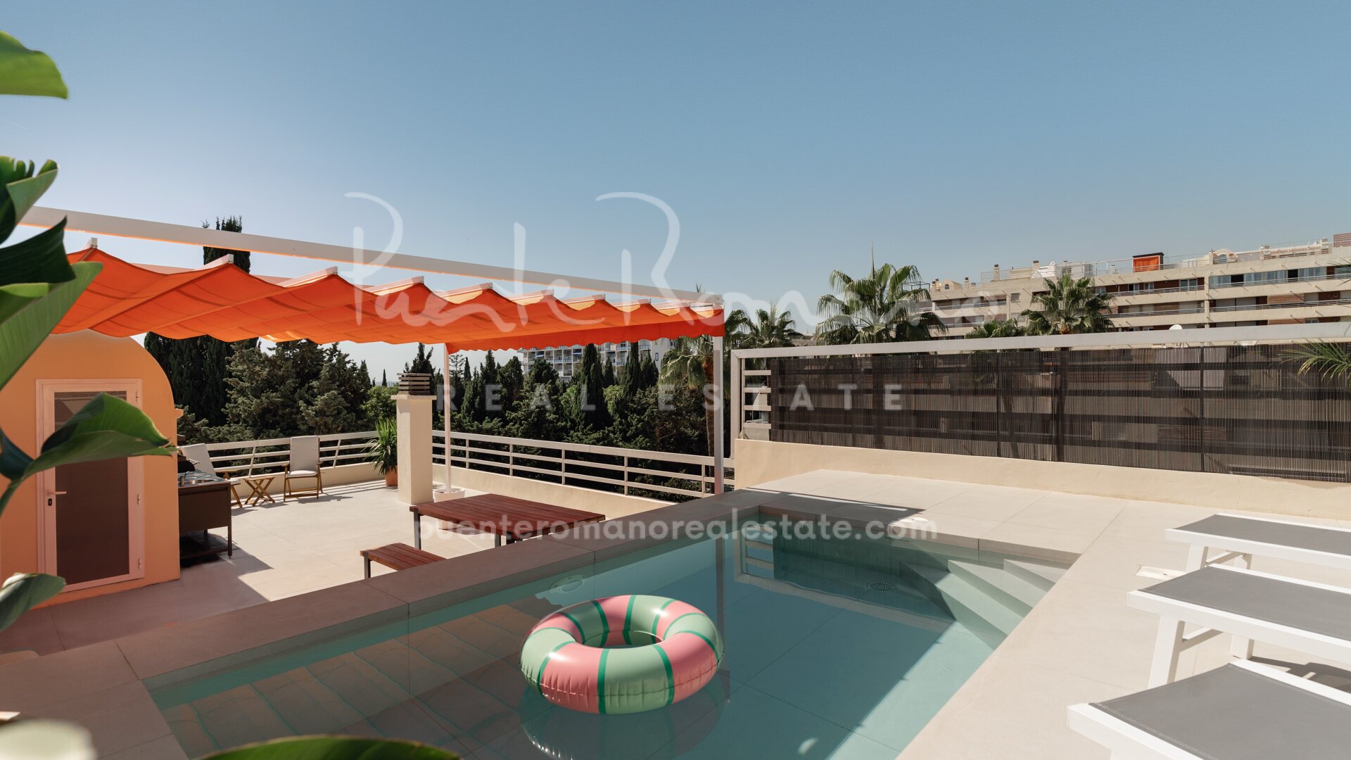 Penthouse with private rooftop terrace with pool and views to la Concha in Marbella centre