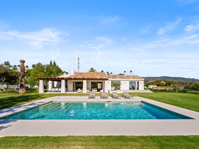 Luxurious single level villa with panoramic sea views in Marbella