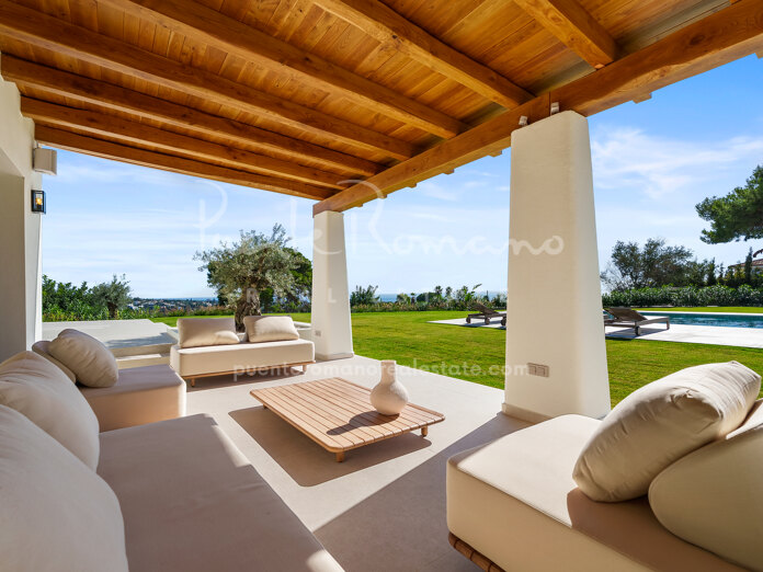 Luxurious single level villa with panoramic sea views in Marbella
