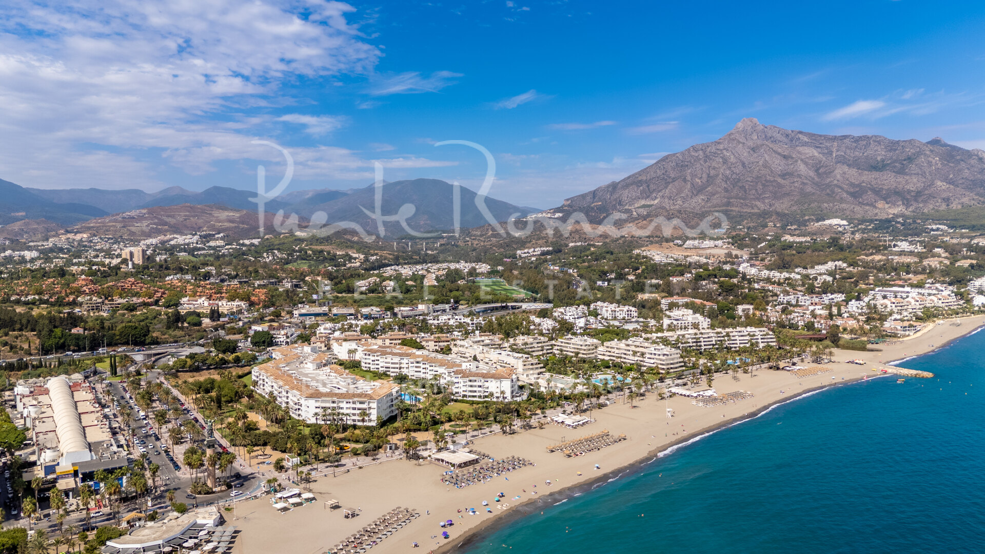 Bright beachside apartment in a gated beachfront community in Puerto Banús