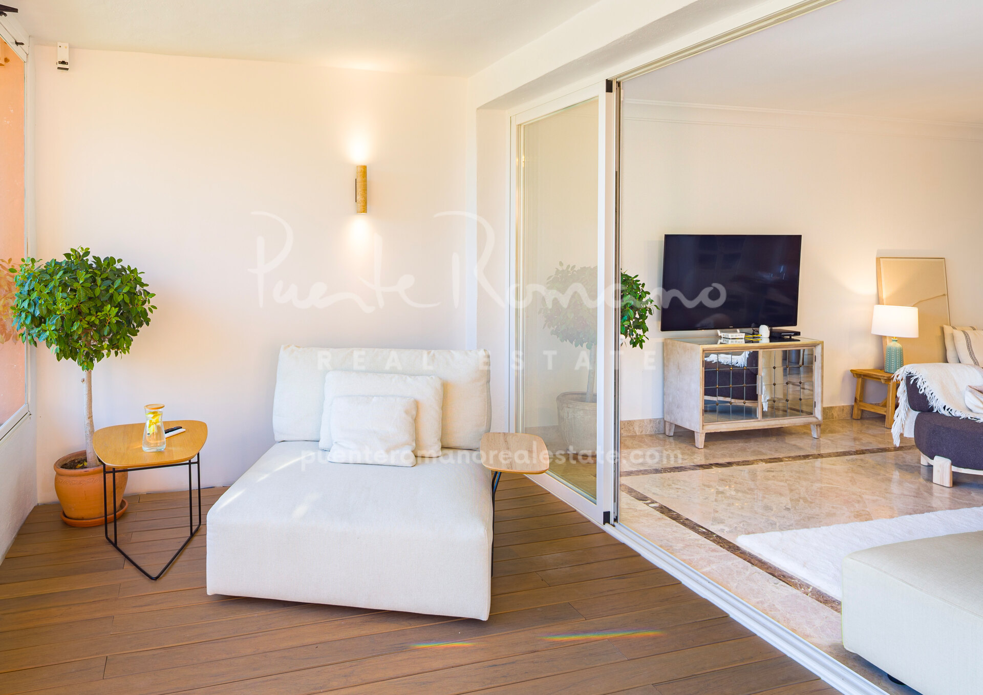 Large corner apartment in Alminar de Marbella, Nueva Andalucía