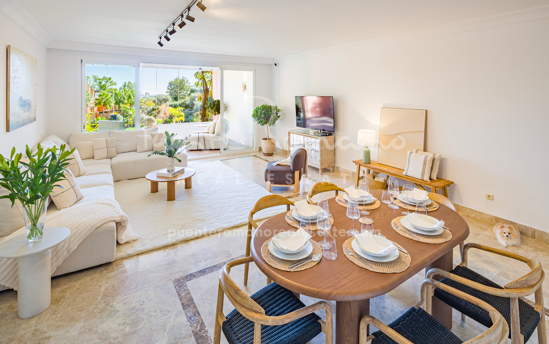 Large corner apartment in Alminar de Marbella, Nueva Andalucía