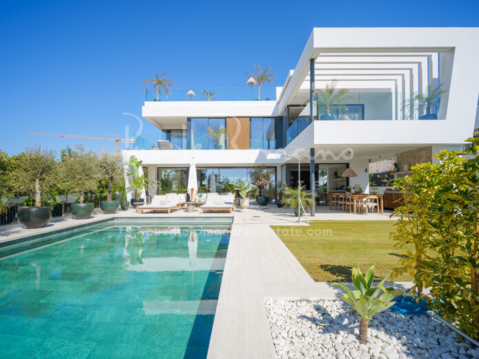 Moderna villa junto a la playa en Marbella Este