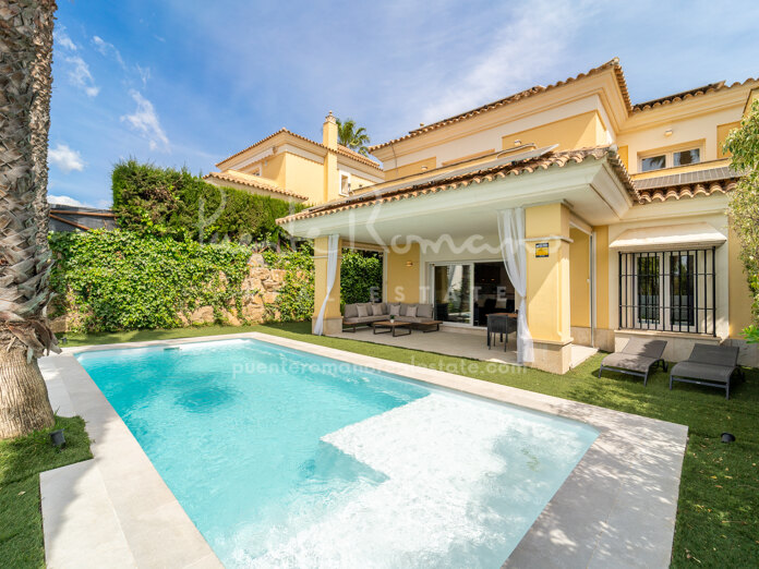 Elegant home with lovely sea views in Santa Clara, next to Los Monteros